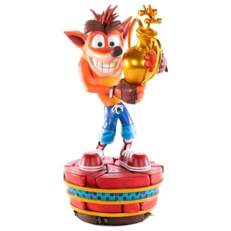 First 4 figures standard estatua 52 cm crash team racing nitro - fueled crash (winner)